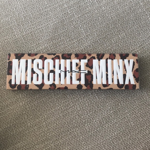 MAC Girls Mischief Minx Eyeshadow Palette - Picture 1 of 5